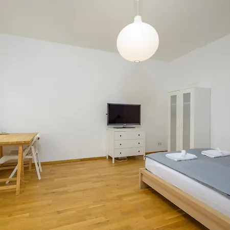 Arbio I Retro Near Hauptbahnhof Apartment