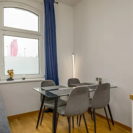 Arbio I Retro Near Hauptbahnhof