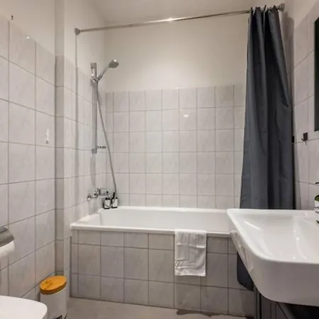 Arbio I Retro Near Hauptbahnhof