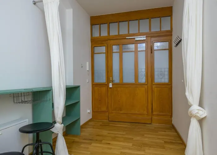 Arbio I Retro Near Hauptbahnhof