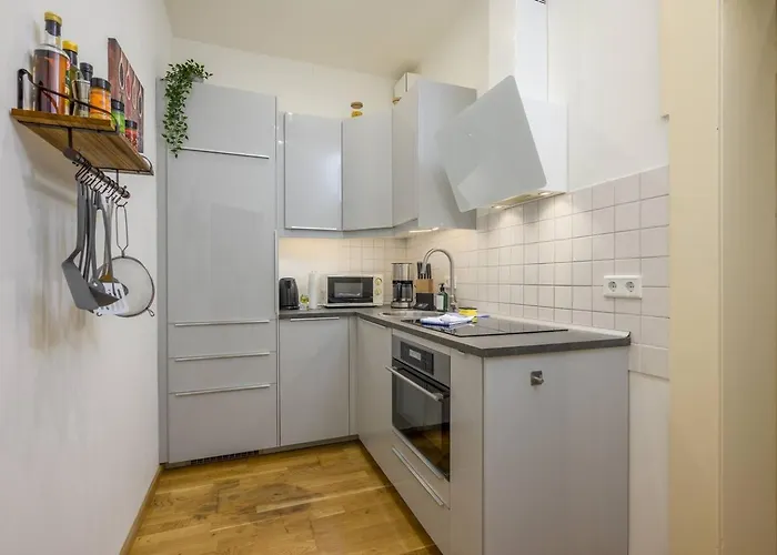 Arbio I Retro Near Hauptbahnhof *